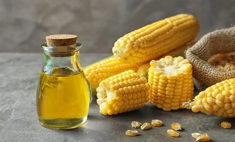عکس از چند عدد ذرت و روغن ذرت